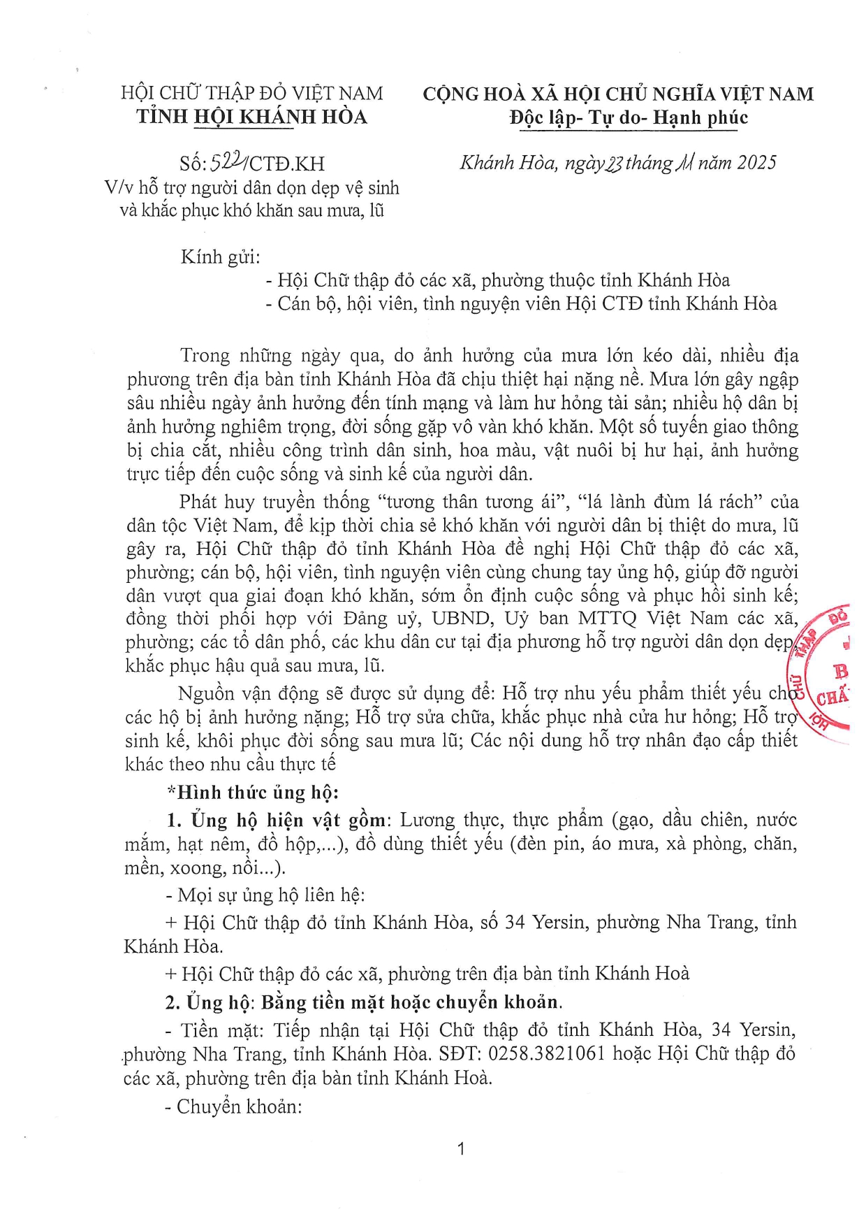 Hỗ trợ người dân dọn dẹp vệ sinh và khắc phục khó khăn sau mưa, lũ